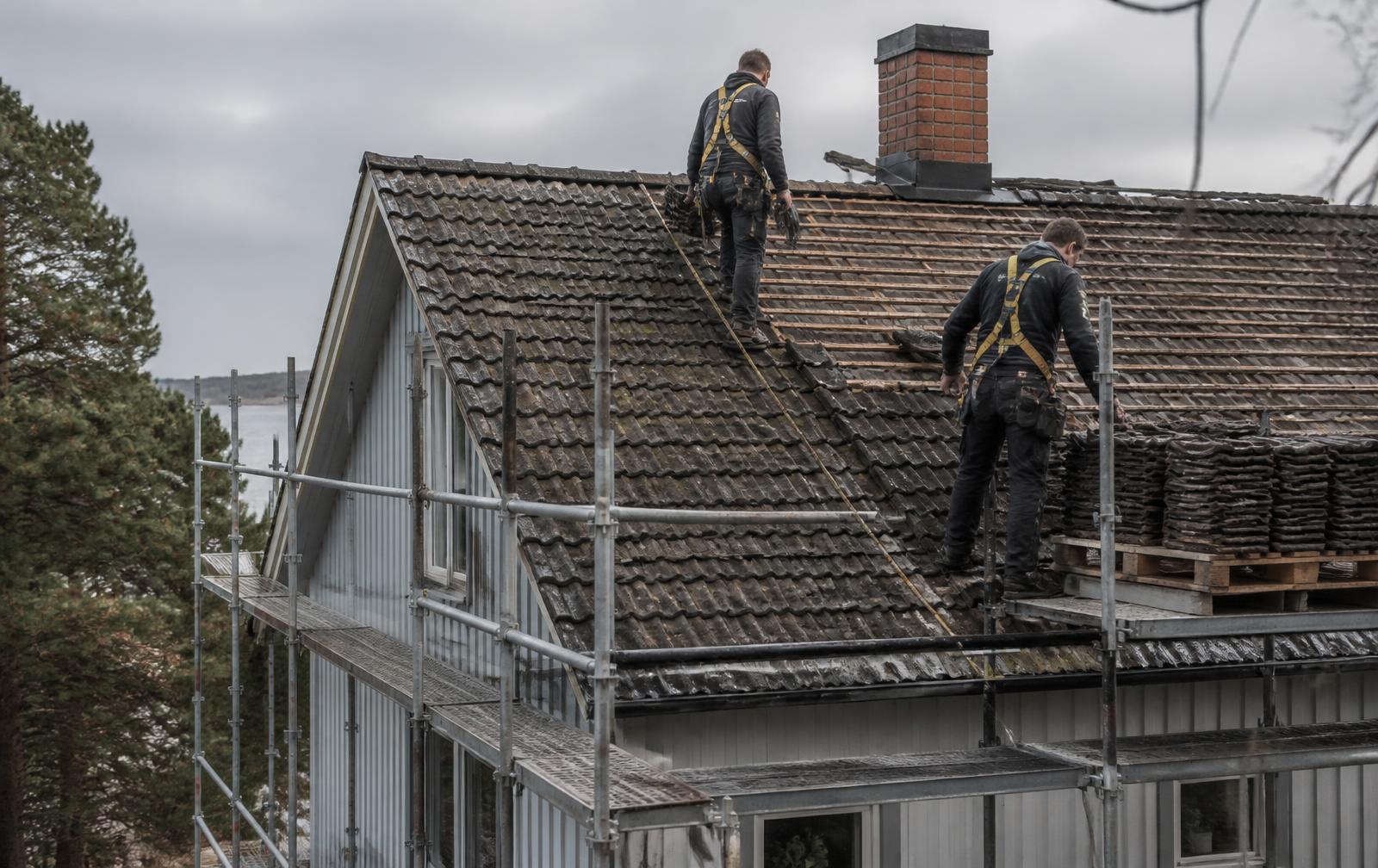 Takbyte pågår på en villa i Göteborg
